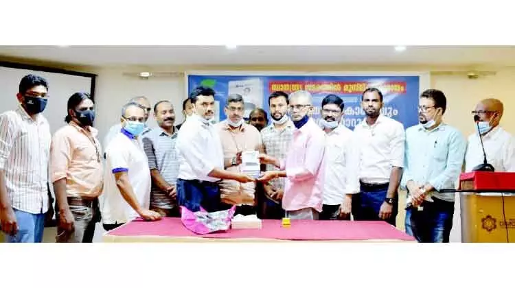 പുസ്തക പ്രകാശനവും സെമിനാറും സംഘടിപ്പിച്ചു പുസ്തക പ്രകാശനവും സെമിനാറും സംഘടിപ്പിച്ചു