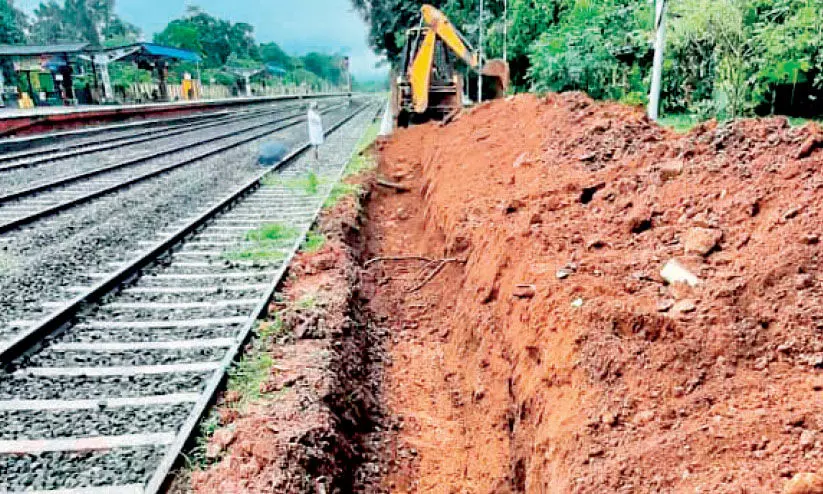നിലമ്പൂർ റെയിൽവേ സ്റ്റേഷനിലെപ്ലാറ്റ്ഫോം ഉയർത്തൽ തുടങ്ങി നിലമ്പൂർ റെയിൽവേ സ്റ്റേഷനിലെപ്ലാറ്റ്ഫോം ഉയർത്തൽ തുടങ്ങി