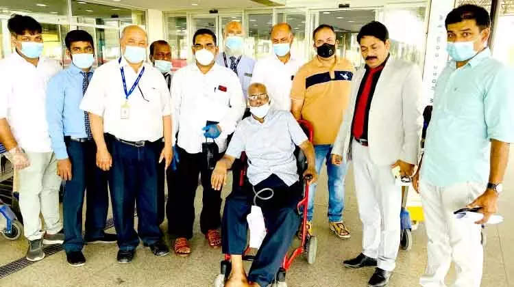 ചികിത്സയിലായിരുന്ന കൊടുവള്ളി സ്വദേശിയെ കെ.എം.സി.സി നാട്ടിലയച്ചു ചികിത്സയിലായിരുന്ന കൊടുവള്ളി സ്വദേശിയെ കെ.എം.സി.സി നാട്ടിലയച്ചു