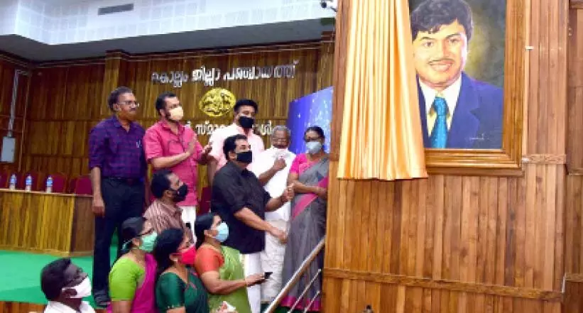 ജയൻ സ്മാരക ഹാൾ നാടിന് സമർപ്പിച്ചു ജയൻ സ്മാരക ഹാൾ നാടിന് സമർപ്പിച്ചു