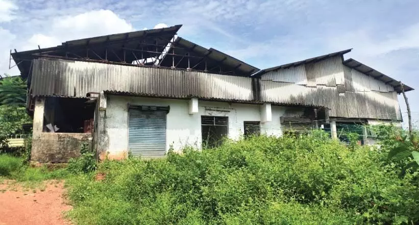 ലാറ്റക്‌സ് ഫാക്ടറി പൂട്ടിയിട്ട് വർഷങ്ങൾ; പാഴായത് ലക്ഷങ്ങൾ