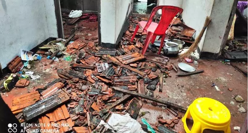 കനത്ത മഴയിൽ വീട് തകർന്നു കനത്ത മഴയിൽ വീട് തകർന്നു