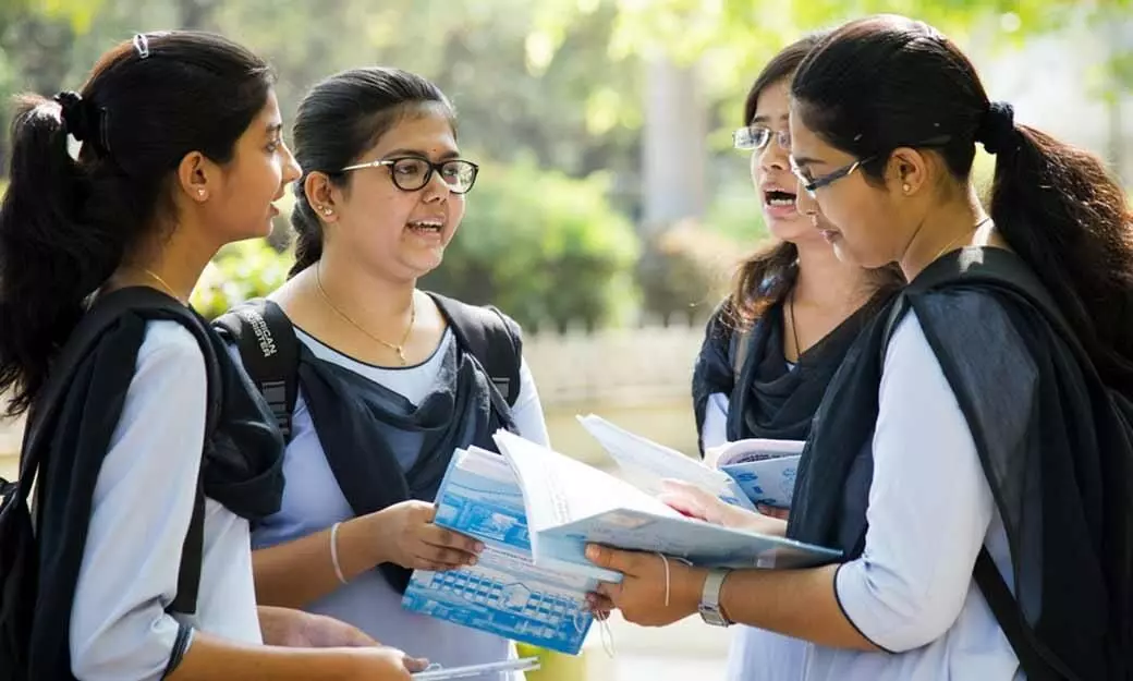 പ്ലസ് വൺ പ്രവേശനം; ആദ്യ അലോട്ട്മെൻറ് പ്രസിദ്ധീകരിച്ചു പ്ലസ് വൺ പ്രവേശനം; ആദ്യ അലോട്ട്മെൻറ് പ്രസിദ്ധീകരിച്ചു
