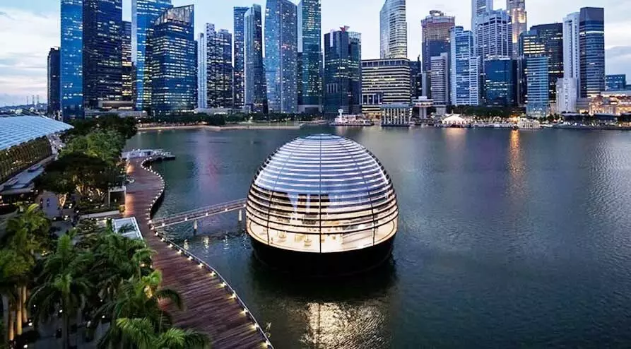 വെള്ളത്തിന്​ മുകളിൽ ചില്ലുകൊണ്ട്​ കുംഭഗോപുരം; ഞെട്ടിപ്പിച്ച്​ ആപ്പിളി​െൻറ പുതിയ റീട്ടെയിൽ സ്​റ്റോർ