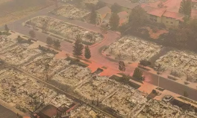 അമേരിക്കയിലെ കാട്ടുതീ: 30ലധികം പേർ മരിച്ചു അമേരിക്കയിലെ കാട്ടുതീ: 30ലധികം പേർ മരിച്ചു