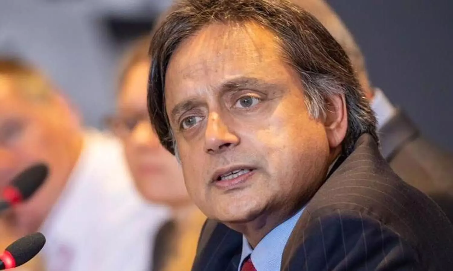 ​ഉമർ ഖാലിദിനൊപ്പം, നിലപാട്​ വ്യക്തമാക്കി ശശിതരൂർ