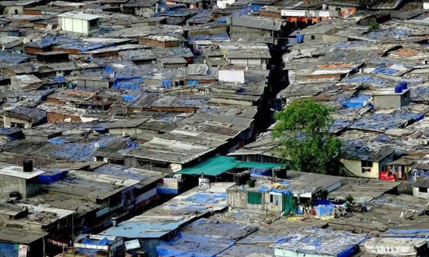 റെ​യി​ൽ​വേ പാ​ള​ത്തി​ന​രി​കി​ലെ ചേ​രി​ക​ൾ ത​ൽ​ക്കാ​ലം ഒ​ഴി​പ്പി​ക്കി​ല്ലെ​ന്ന്​ കേ​ന്ദ്രം