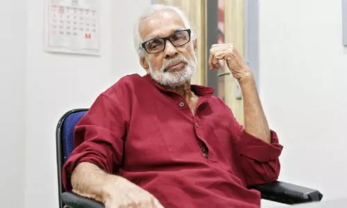 വരയുടെ തമ്പുരാന് 95; ചി​ത്ര​ക​ല​യി​ല്‍ പുതുമ തേടി യാത്ര തുടരുന്നു