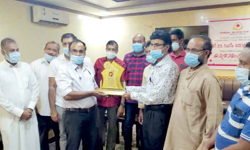 ഇ.​എ​സ്. റ​ഹീ​മി​ന് യാ​ത്ര​യ​യ​പ്പ് ന​ൽ​കി