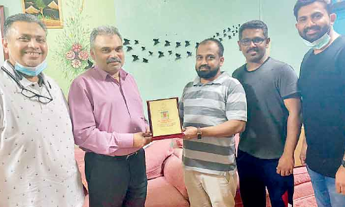 യാ​ത്ര​യ​യ​പ്പ് ന​ൽ​കി