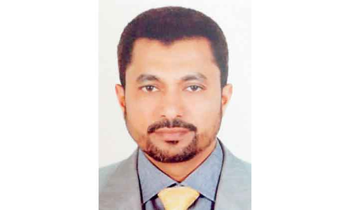 ഉ​മ​ര്‍ ശ​രീ​ഫ് മ​ട​ങ്ങു​ന്നു