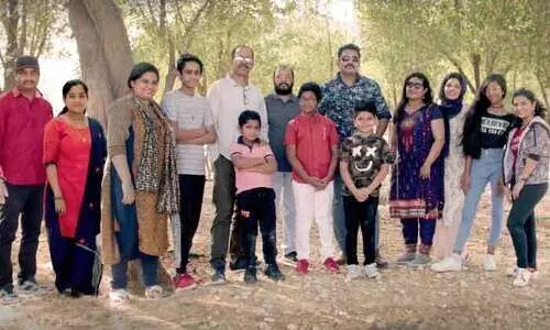 കാ​മ​റ​​ക്ക്​ മു​ന്നി​ലും പി​ന്നി​ലും പ്ര​വാ​സി​ക​ൾ: ഹ്ര​സ്വ ചി​ത്രം പ്ര​കാ​ശ​നം ചെ​യ്​​തു