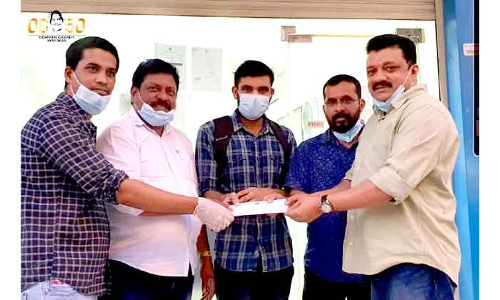 50​െൻ​റ നി​റ​വി​ൽ ഉ​മ്മ​ൻ ചാ​ണ്ടി: ഒ.​ഐ.​സി.​സി കൊ​ല്ലം ജി​ല്ല ക​മ്മി​റ്റി വി​മാ​ന ടി​ക്ക​റ്റു​ക​ൾ ന​ൽ​കു​ന്നു