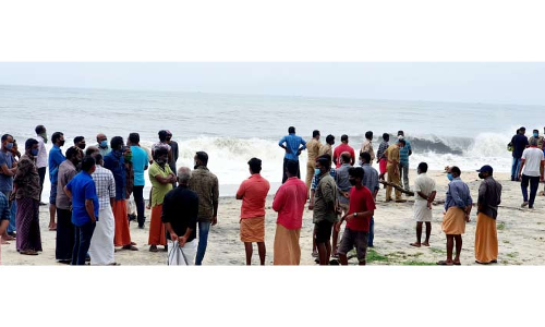 സെൽഫിയെടുക്കുന്നതിനിടെ അമ്മയുടെ കൈയിൽ നിന്ന്​ കുഞ്ഞു വീണു; രണ്ടര വയസ്സുകാരനെ കടലിൽ കാണാതായി