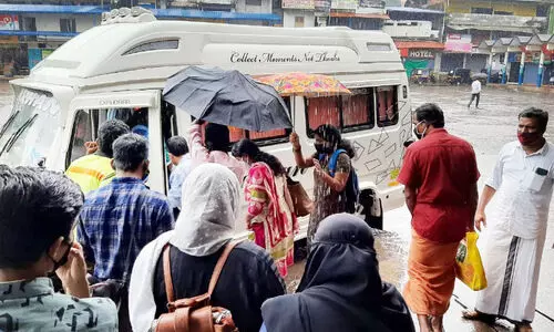 നീറ്റ് കേന്ദ്രത്തിലേക്ക് ബസ് കിട്ടിയില്ല; രക്ഷകരായി യൂത്ത് ലീഗ് വളൻറിയർമാർ