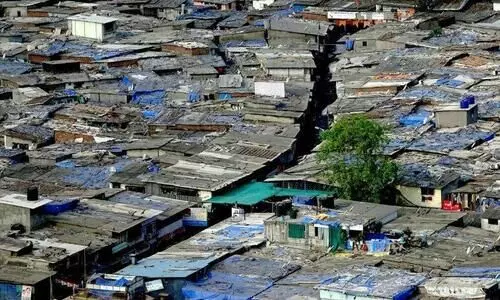 റെ​യി​ൽ​വേ പാ​ള​ത്തി​ന​രി​കി​ലെ ചേ​രി​ക​ൾ ത​ൽ​ക്കാ​ലം ഒ​ഴി​പ്പി​ക്കി​ല്ലെ​ന്ന്​ കേ​ന്ദ്രം