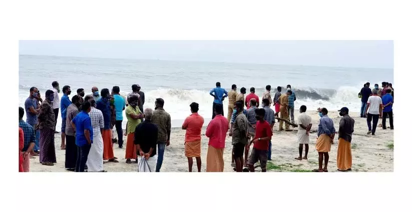 സെൽഫിയെടുക്കുന്നതിനിടെ അമ്മയുടെ കൈയിൽ നിന്ന്​ കുഞ്ഞു വീണു; രണ്ടര വയസ്സുകാരനെ കടലിൽ കാണാതായി