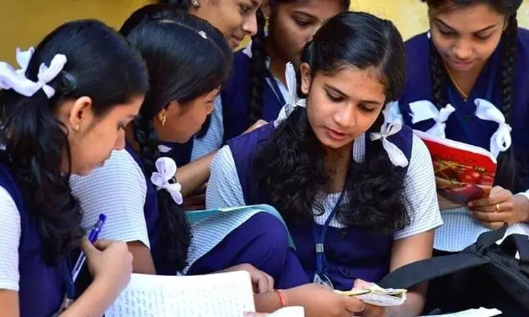 അധ്യാപകർ കുട്ടികളെ േനരിൽ കാണെട്ട; വിദ്യാഭ്യാസവകുപ്പിന് കൈറ്റിെൻറ ശിപാർശ അധ്യാപകർ കുട്ടികളെ േനരിൽ കാണെട്ട; വിദ്യാഭ്യാസവകുപ്പിന് കൈറ്റിെൻറ ശിപാർശ
