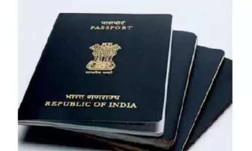 പുതുക്കിയ പാസ്പോർട്ടുകാർക്ക് കേരളത്തിലെ വിമാനത്താവളങ്ങളിൽ യാത്രാ അനുമതി നിഷേധിക്കുന്നു പുതുക്കിയ പാസ്പോർട്ടുകാർക്ക് കേരളത്തിലെ വിമാനത്താവളങ്ങളിൽ യാത്രാ അനുമതി നിഷേധിക്കുന്നു