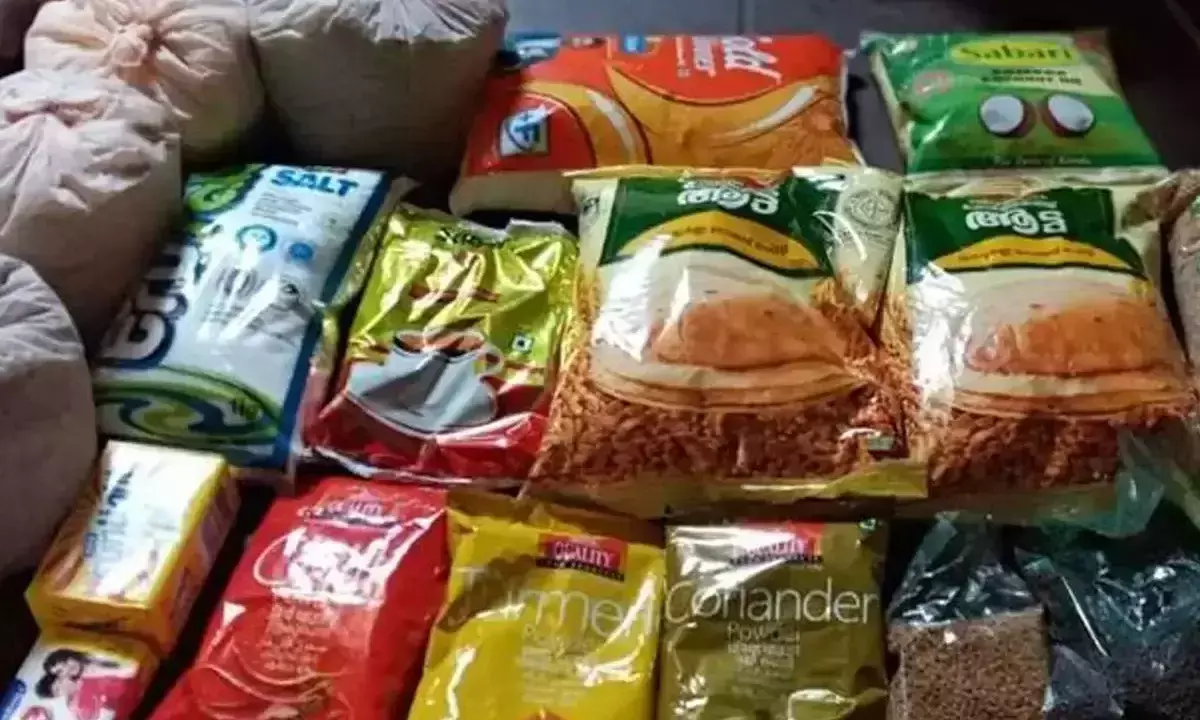 ജനങ്ങൾക്കിഷ്​ടം കിറ്റ്​ തന്നെ ; സൗ​ജ​ന്യ​കി​റ്റ്​ വി​ത​ര​ണം​ തു​ട​രു​ന്ന​ത് തു​ക സ്വീ​കാ​ര്യ​മാ​കി​ല്ലെ​ന്ന​ ഉ​പ​ദേ​ശ​ത്തെ​ത്തു​ട​ർ​ന്ന്​