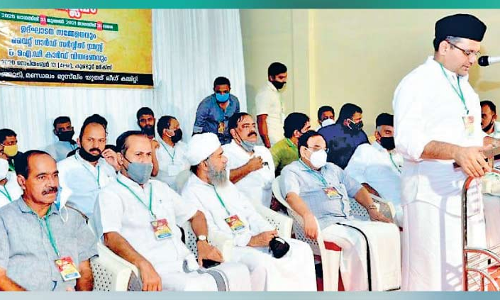 ച​രി​ത്ര​വാ​യ​ന ഫാ​ഷി​സ​ത്തി​നെ​തി​രെ​യു​ള്ള പോ​രാ​ട്ടം –മു​ന​വ്വ​റ​ലി ത​ങ്ങ​ള്‍