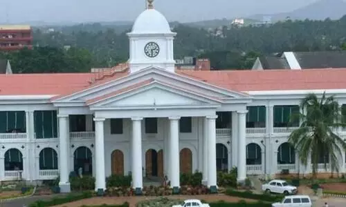 മുഖ്യമന്ത്രി ഒപ്പിട്ട ഫയൽ ചോർന്നു, ഉദ്യോഗസ്ഥക്കെതിരെ നടപടി