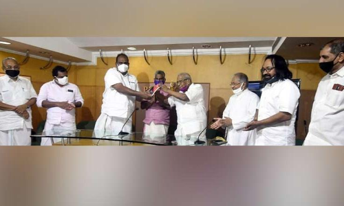 അബ്ദുല്ല മട്ടാഞ്ചേരിയുടെ പുസ്തകം അടയാളം പ്രകാശനം ചെയ്തു