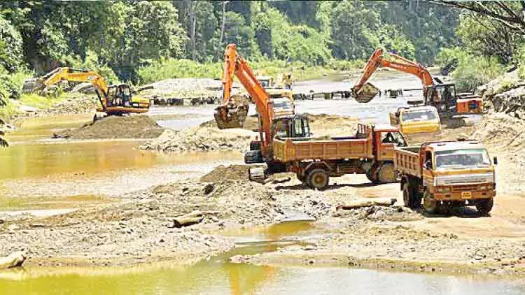 പമ്പ മണലെടുപ്പ്: വിജിലൻസ് അന്വേഷണ ഉത്തരവിന് ഹൈകോടതി സ്റ്റേ പമ്പ മണലെടുപ്പ്: വിജിലൻസ് അന്വേഷണ ഉത്തരവിന് ഹൈകോടതി സ്റ്റേ
