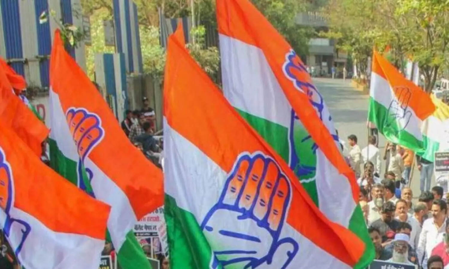 കോൺഗ്രസ് നേതാക്കൾ ഗ്രൂപ്പ് തിരിഞ്ഞ് തമ്മിലടിച്ചു; മാളയിൽ ഉമ്മൻ ചാണ്ടി സുവർണജൂബിലി പരിപാടി നടത്താനായില്ല