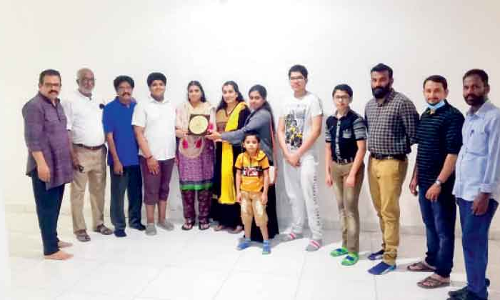 യാ​ത്ര​യ​യ​പ്പ് ന​ൽ​കി