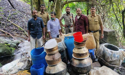 വനത്തിനുള്ളിൽ വ്യാജവാറ്റ് കേന്ദ്രം; 1050 ലിറ്റര്‍ വാഷ് പിടികൂടി