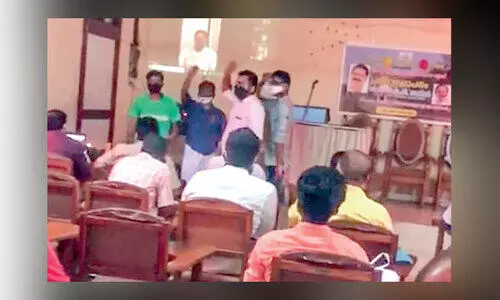 മന്ത്രിയുടെ ഓൺലൈൻ ഉദ്ഘാടനം യൂത്ത് ലീഗ് തടസ്സപ്പെടുത്തി മന്ത്രിയുടെ ഓൺലൈൻ ഉദ്ഘാടനം യൂത്ത് ലീഗ് തടസ്സപ്പെടുത്തി