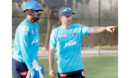 ​െഎ.പി.എൽ: പൊരിവെയിലിൽ പരിശീലിച്ച്​ താരങ്ങൾ