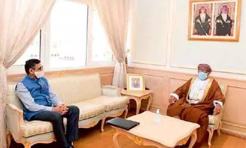 ഒ​മാ​ൻ ആ​രോ​ഗ്യ​മ​ന്ത്രി ഇ​ന്ത്യ​ൻ അം​ബാ​സ​ഡ​റു​മാ​യി കൂ​ടി​ക്കാ​ഴ്​​ച ന​ട​ത്തി