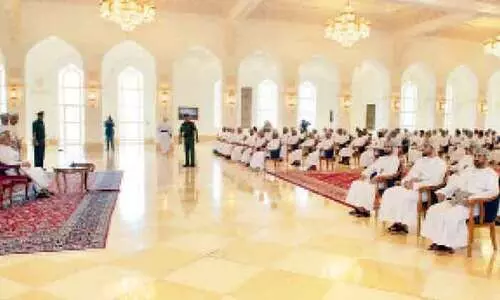 സു​​ൽ​​ത്താ​​ൻ ഹൈ​​തം ബി​​ൻ താ​​രീ​​ഖ്​ ദോ​​ഫാ​​റി​​ലെ പ്ര​​മു​​ഖ വ്യ​​ക്തി​​ക​​ളു​​മാ​​യി കൂ​​ടി​​ക്കാ​​ഴ്​​​ച ന​​ട​​ത്തി