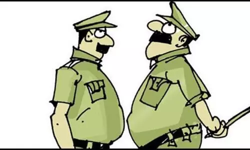 മാനസിക വിഭ്രാന്തിയുള്ളയാൾ പൊലീസ് യൂനിഫോമിട്ട്​  ജ​ങ്​​ഷ​നി​ല്‍;  ജനങ്ങൾ പരിഭ്രാന്തരായി