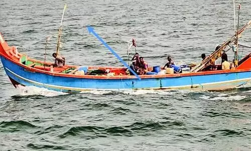 അഴീക്കോട്ടെ പരമ്പരാഗത മത്സ്യത്തൊഴിലാളികൾക്ക് കടലിലിറങ്ങാം