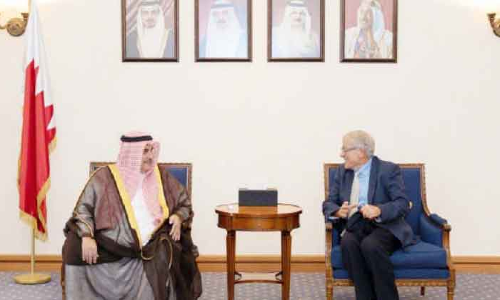 ബഹ്റൈന്‍ ജൂത സമൂഹ പ്രതിനിധിയെ ​ൈശഖ്​ ഖാലിദ്​ സ്വീകരിച്ചു