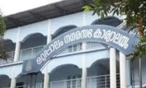 കണ്ണടച്ച തെരുവുവിളക്കും കണക്ക്​ തെറ്റിയ ലാപ്ടോപ്പ്​ വിതരണവും; ഒറ്റപ്പാലം നഗരസഭ കൗൺസിലിൽ വാക്​പോര്