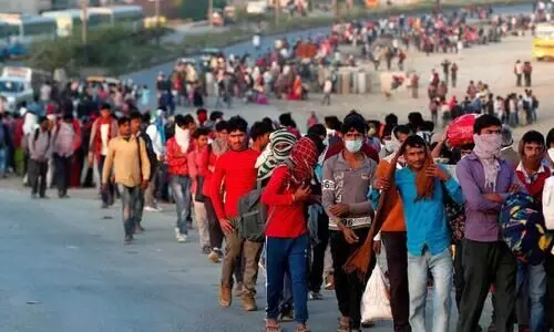 കുടിയേറ്റ തൊഴിലാളികൾ നടന്നുപോകാൻ കാരണം വ്യാജവാർത്തയെന്ന്​ സർക്കാർ​