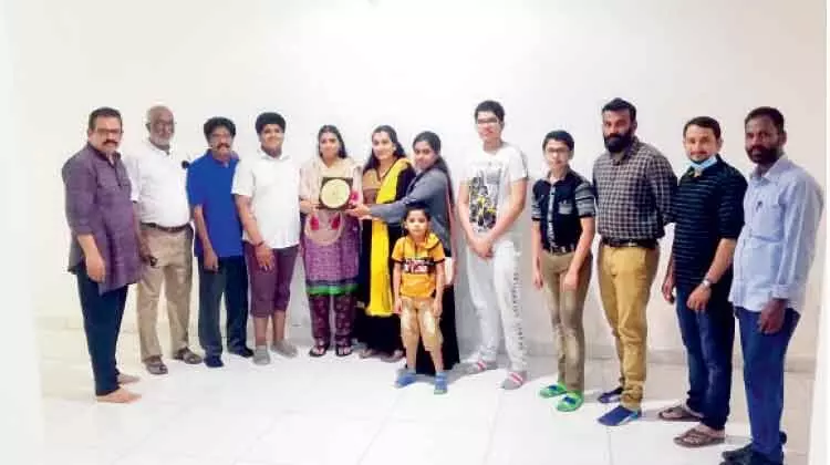 യാ​ത്ര​യ​യ​പ്പ് ന​ൽ​കി