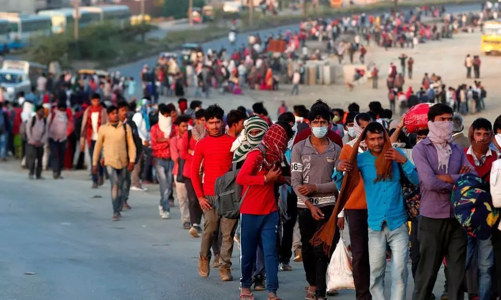 കുടിയേറ്റ തൊഴിലാളികൾ നടന്നുപോകാൻ കാരണം വ്യാജവാർത്തയെന്ന് സർക്കാർ കുടിയേറ്റ തൊഴിലാളികൾ നടന്നുപോകാൻ കാരണം വ്യാജവാർത്തയെന്ന് സർക്കാർ