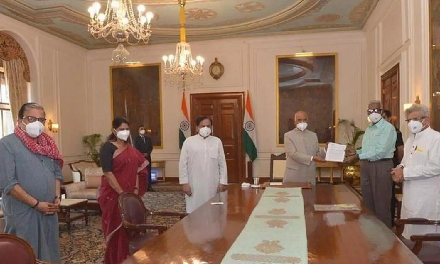 വംശീയാതിക്രമം: പ്രതിപക്ഷം രാഷ്​ട്രപതിയെ കണ്ടു