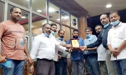 പി.​എ​ൻ. മു​സ്​​ത​ഫ​ക്ക്​ യാ​ത്ര​യ​യ​പ്പ്​