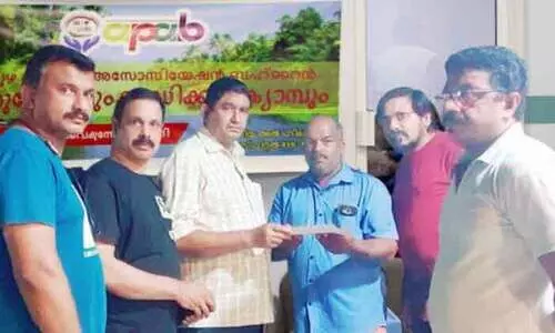 അജീന്ദ്ര​െൻറ കുടുംബ ധനസഹായം കൈമാറി