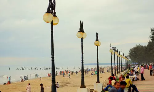 പ്രതിപക്ഷ ആവശ്യം തള്ളി; കടപ്പുറത്തെ വിളക്കുകാൽ പരിപാലനം പഴയ കമ്പനിക്കുതന്നെ