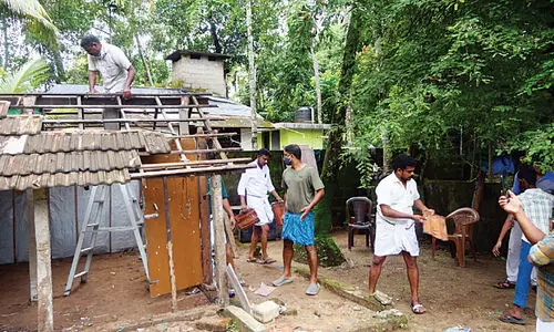 നിർധന കുടുംബത്തെ ഏറ്റെടുത്ത് യൂത്ത് കോൺഗ്രസ്