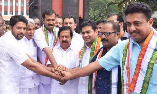 ഉ​മ്മ​ൻ ചാ​ണ്ടി എന്നും ജനങ്ങൾക്കൊപ്പം