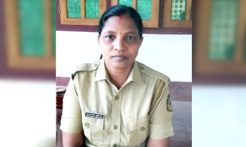 നീറ്റ് പരീക്ഷക്ക് ഡ്രെസ് കോഡ് മറന്നു; വിദ്യാർഥിക്ക് തുണയായത് വനിത പൊലീസ്