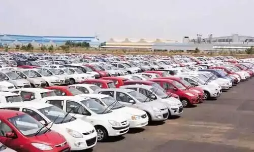 നികുതി കുറക്കുന്നതിനുപകരം ചിലവ്​ കുറച്ചാലൊ? വാഹന കമ്പനികൾക്ക്​ പുതിയ നിർദേശവുമായി കേന്ദ്രം